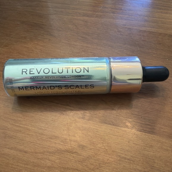 Makeup Revolution Other - Makeup Revolution Beauty Liquid Highlighter, Mermaid's‎ Scales M83